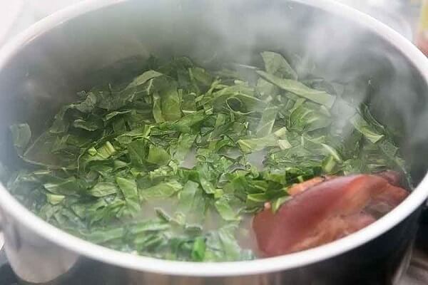  Southern Cooking Tricks For Collard Greens